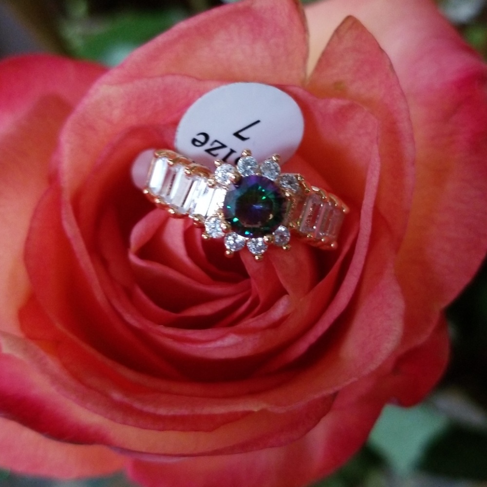 - Elegant Yellow gold litmus stone